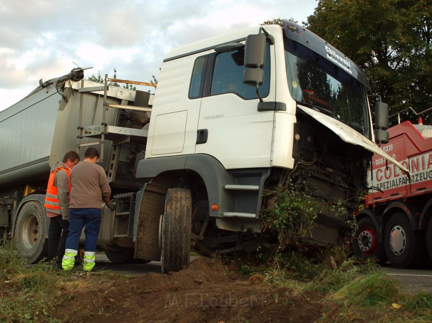 Schwerer VU Koeln Immendorf Kerkraderstr P470.JPG